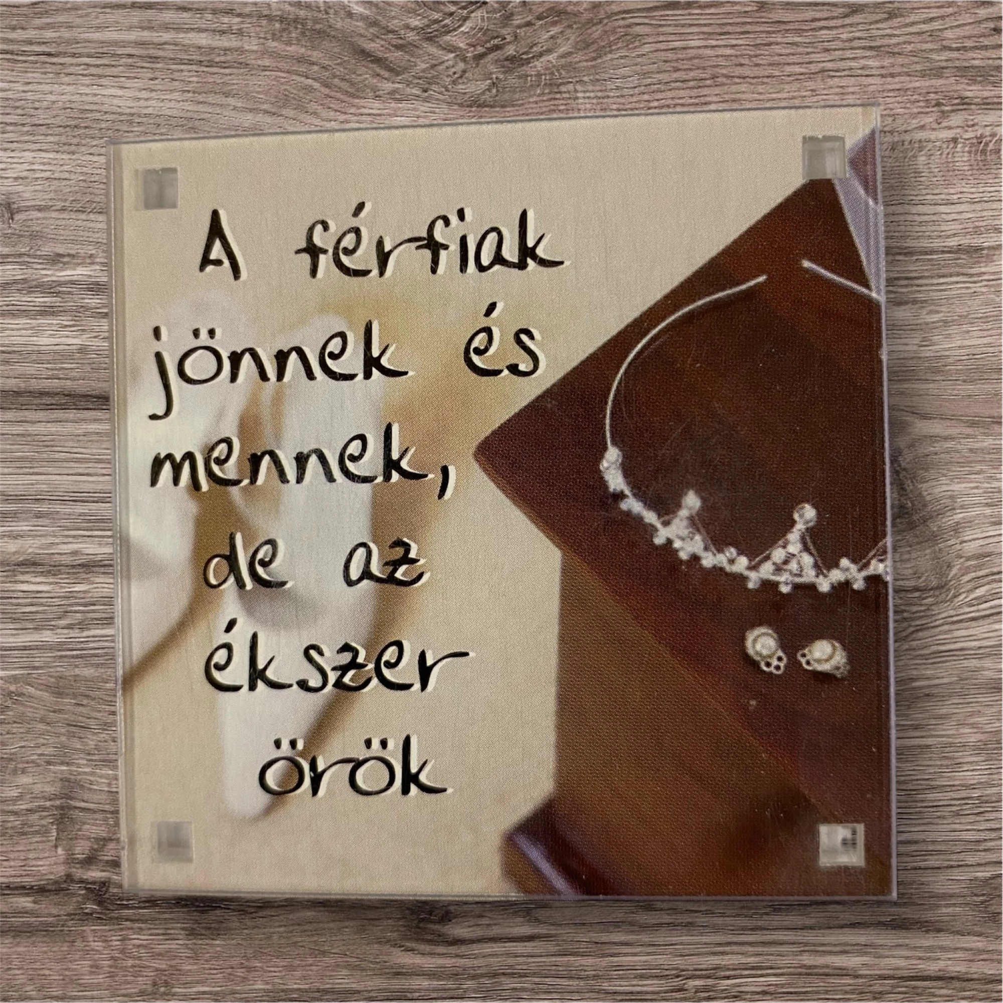 Hűtőmágnes tréfás felirattal